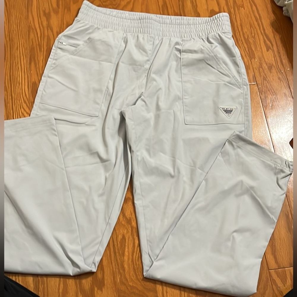 Columbia Men's Light Gray Cargo Pants